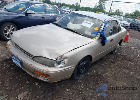 1995 Toyota Camry Le z USA, uszkodzony, nr VIN 4T1SK12E3SU869507